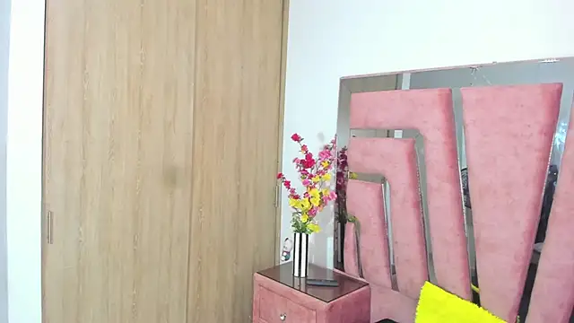 MaraKarly online show from October 2025 07:38:01 PM