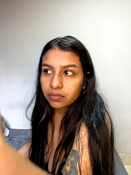  Chloe Smith online show from October 2025 01:10:01 PM