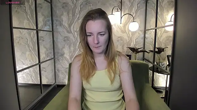 Snapshot of MeggySun chatting on September 2025 06:29:01 AM MeggySun online show from September 2025 06:29:01 AM