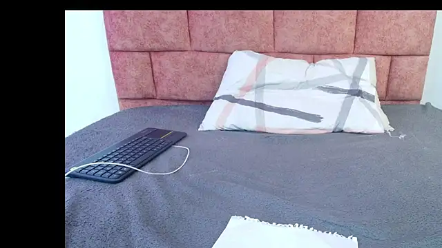 Snapshot of Brunette_Messy1 chatting on October 2025 08:51:01 PM Brunette Messy1 online show from October 2025 08:51:01 PM