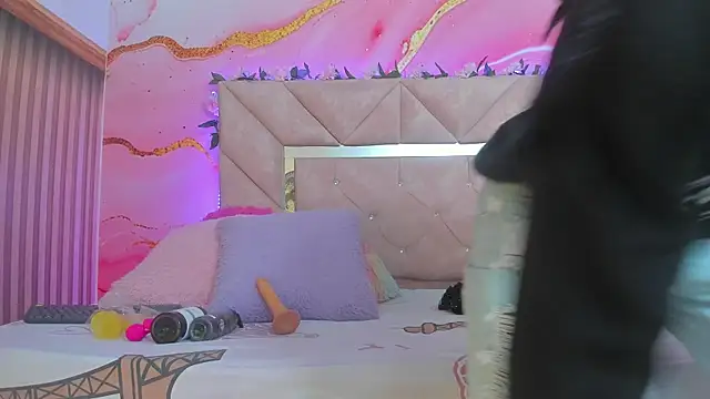 Taylor oriana  online show from October 2025 11:03:01 AM