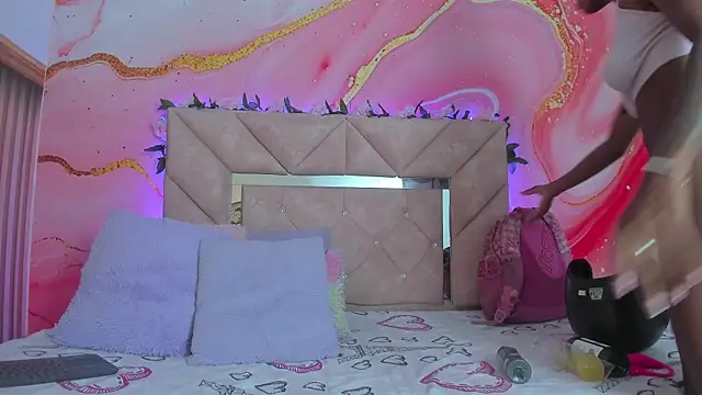 Taylor oriana  online show from November 2025 10:58:02 AM