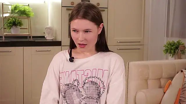 LynHillaire online show from September 2025 11:10:02 AM