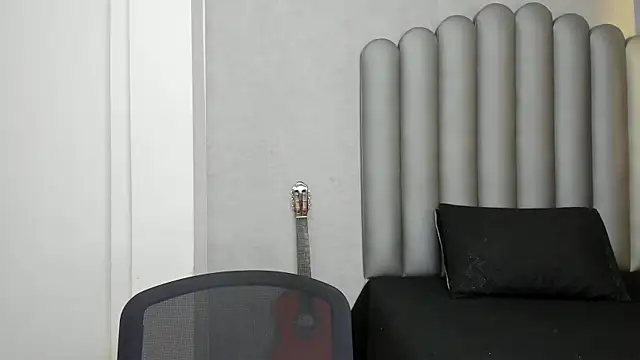 Charlotte-Star online show from October 2025 08:21:02 PM