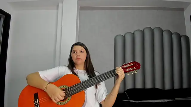 Charlotte-Star online show from November 2025 10:43:02 PM