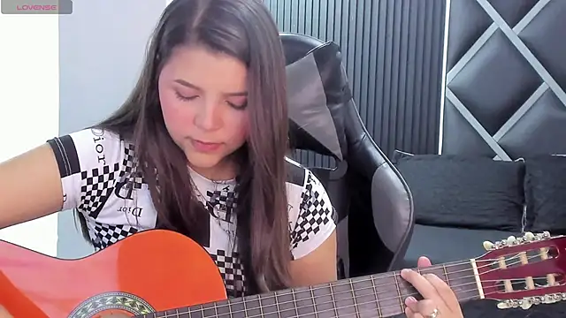 Charlotte-Star online show from November 2025 09:09:02 PM