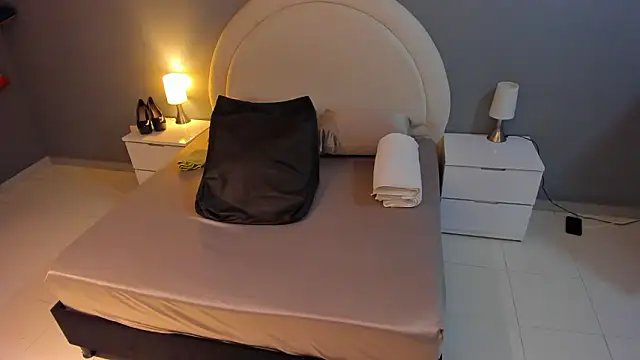 Snapshot of emilytowzen chatting on March 2026 02:04:02 AM emilytowzen online show from March 2026 02:04:02 AM