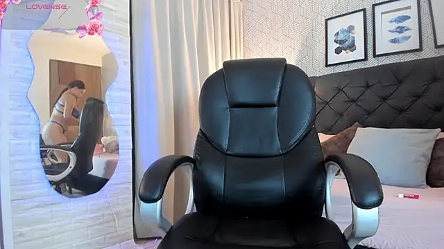 sophie  blare online show from September 2025 08:08:01 PM