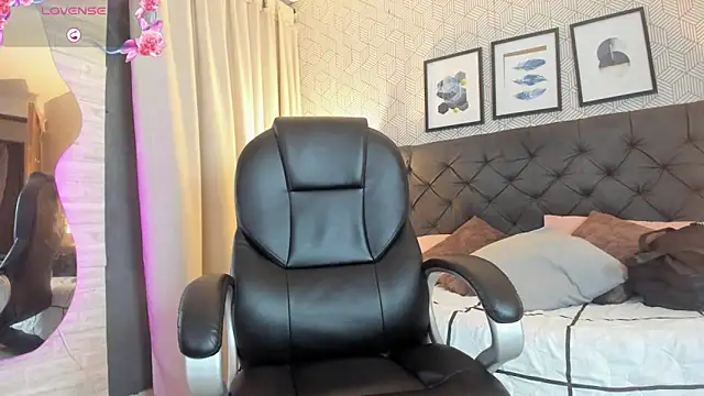 sophie  blare online show from September 2025 08:03:01 PM