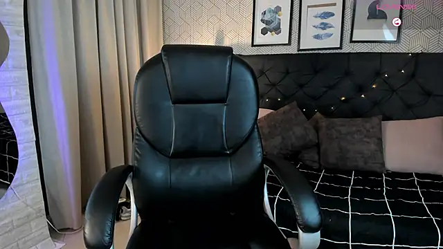 sophie  blare online show from March 2026 08:01:01 PM