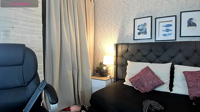 sophie  blare online show from April 2026 07:05:02 PM