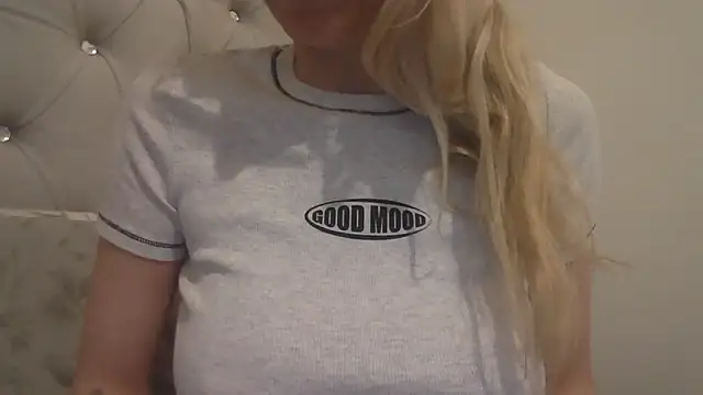 Snapshot of flirty_babe_x chatting on February 2026 05:38:02 PM flirty babe x online show from February 2026 05:38:02 PM