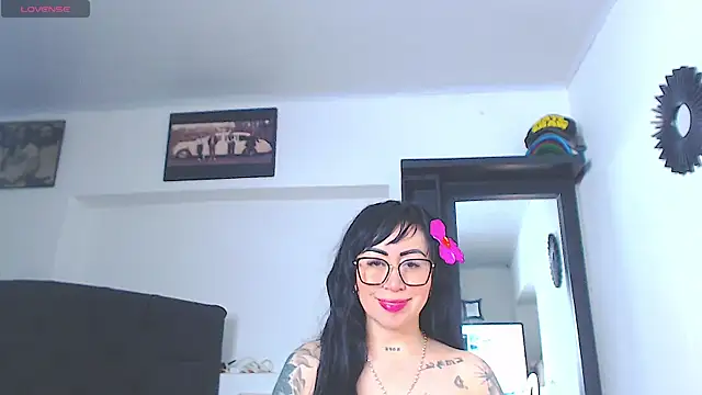 Snapshot of Vicky_hotmilf chatting on June 2026 11:04:01 AM Vicky hotmilf online show from June 2026 11:04:01 AM