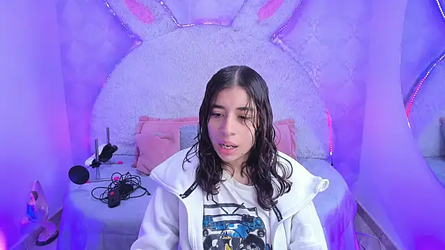 Gaby louse online show from March 2026 07:17:01 PM