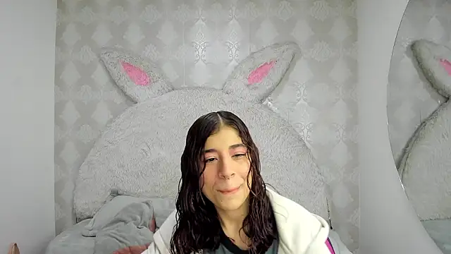 Gaby louse online show from March 2026 07:18:02 PM