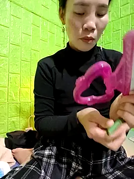 Snapshot of Tin_tanny chatting on December 2025 11:58:02 AM Tin tanny online show from December 2025 11:58:02 AM