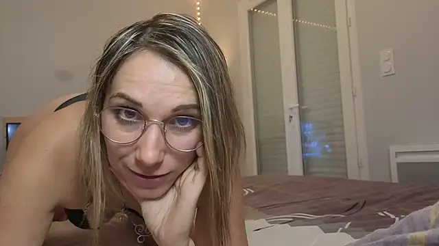 Snapshot of AbylineandJim chatting on November 2025 08:58:02 AM AbylineandJim online show from November 2025 08:58:02 AM