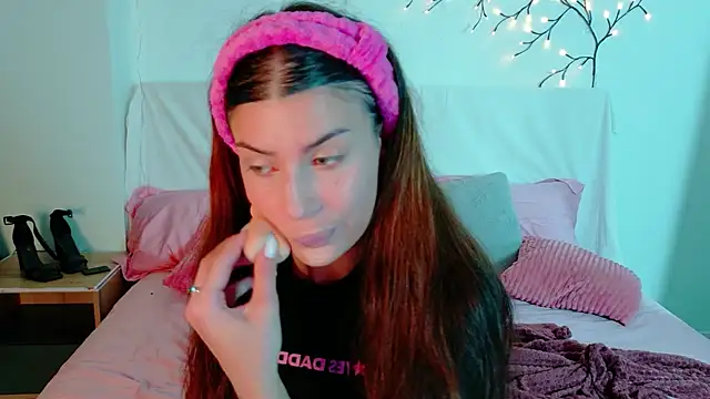 Snapshot of Bella_Davis_love chatting on December 2025 01:04:02 AM Bella Davis love online show from December 2025 01:04:02 AM