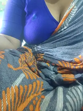 Snapshot of desi_boudi87 chatting on May 2026 05:45:01 AM desi boudi87 online show from May 2026 05:45:01 AM