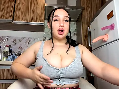 Snapshot of curvybombb chatting on October 2025 04:26:01 PM curvybombb online show from October 2025 04:26:01 PM