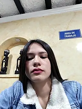 Snapshot of CHARLOTTE__05 chatting on October 2025 12:57:02 PM CHARLOTTE 05 online show from October 2025 12:57:02 PM