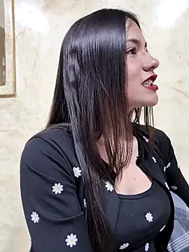 Snapshot of CHARLOTTE__05 chatting on October 2025 01:51:01 PM CHARLOTTE 05 online show from October 2025 01:51:01 PM