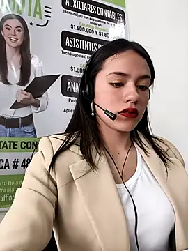 Snapshot of CHARLOTTE__05 chatting on November 2025 01:10:02 PM CHARLOTTE 05 online show from November 2025 01:10:02 PM