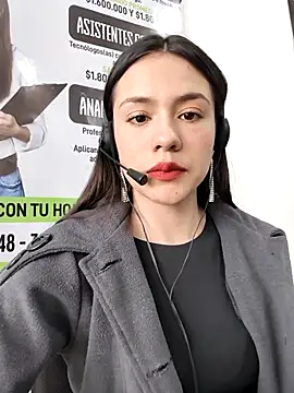 Snapshot of CHARLOTTE__05 chatting on November 2025 01:33:02 PM CHARLOTTE 05 online show from November 2025 01:33:02 PM