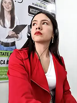 Snapshot of CHARLOTTE__05 chatting on November 2025 01:12:02 PM CHARLOTTE 05 online show from November 2025 01:12:02 PM