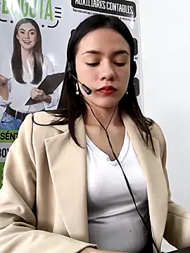 Snapshot of CHARLOTTE__05 chatting on November 2025 12:37:02 PM CHARLOTTE 05 online show from November 2025 12:37:02 PM