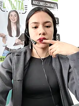 Snapshot of CHARLOTTE__05 chatting on November 2025 12:38:02 PM CHARLOTTE 05 online show from November 2025 12:38:02 PM