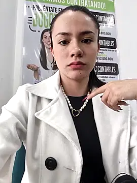 Snapshot of CHARLOTTE__05 chatting on November 2025 12:04:01 PM CHARLOTTE 05 online show from November 2025 12:04:01 PM