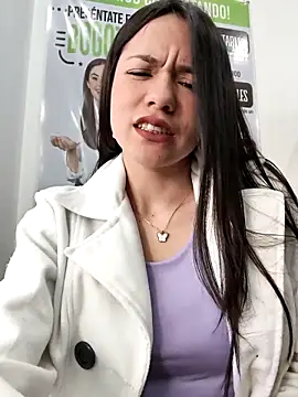 Snapshot of CHARLOTTE__05 chatting on November 2025 12:07:01 PM CHARLOTTE 05 online show from November 2025 12:07:01 PM