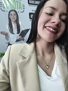 Snapshot of CHARLOTTE__05 chatting on December 2025 12:10:01 PM CHARLOTTE 05 online show from December 2025 12:10:01 PM