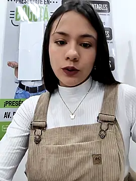 Snapshot of CHARLOTTE__05 chatting on December 2025 12:09:01 PM CHARLOTTE 05 online show from December 2025 12:09:01 PM