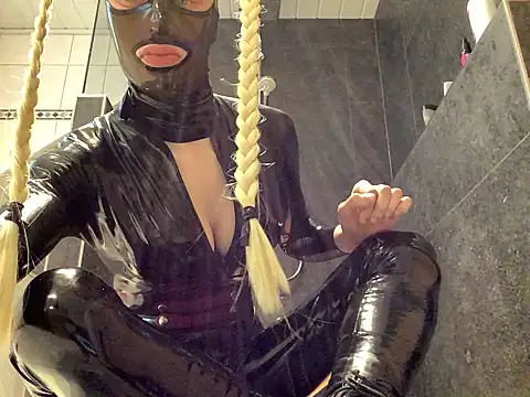 latexluisa online show from April 2026 02:46:02 PM