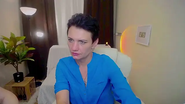 AvaSaturnian online show from September 2025 12:05:01 PM