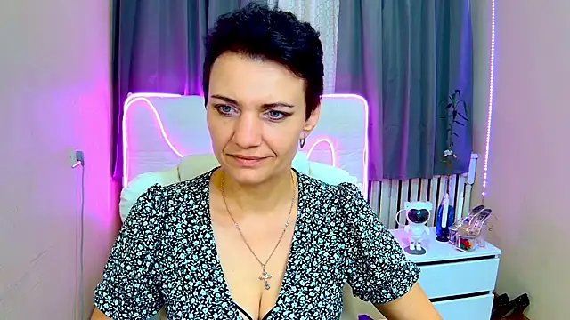 AvaSaturnian online show from September 2025 06:12:02 AM