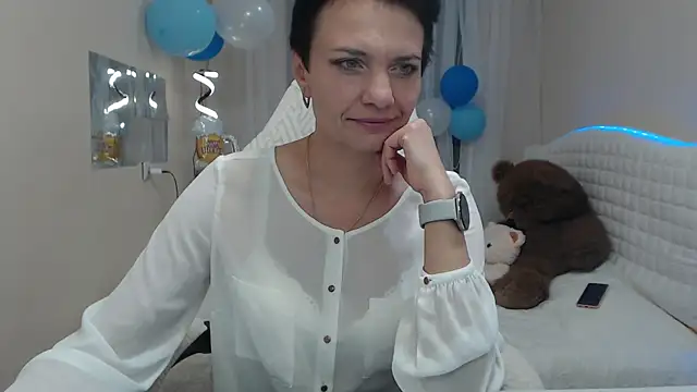 AvaSaturnian online show from September 2025 12:10:01 PM