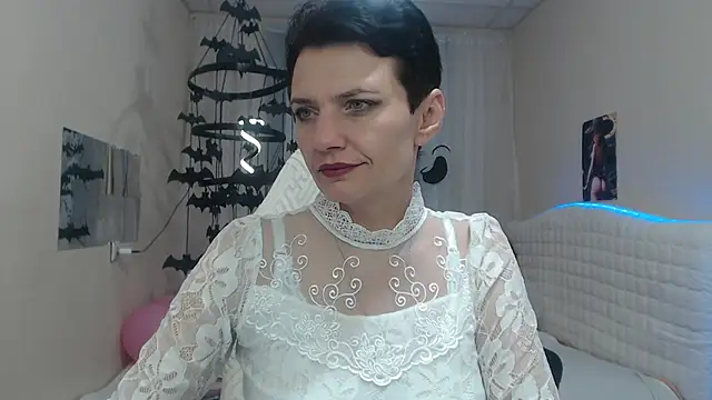 AvaSaturnian online show from October 2025 12:17:02 PM