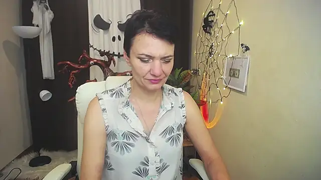 AvaSaturnian online show from October 2025 10:27:01 AM