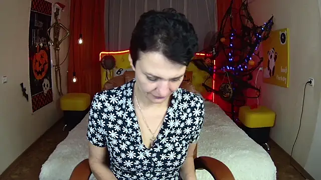 AvaSaturnian online show from October 2025 12:38:01 PM