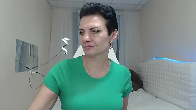 AvaSaturnian online show from November 2025 01:06:02 PM