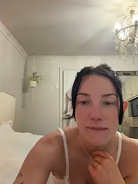 Snapshot of Remirosee chatting on April 2026 05:56:02 AM Remirosee online show from April 2026 05:56:02 AM