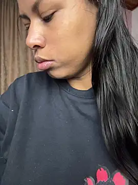 Snapshot of Michluxe_69 chatting on March 2026 02:57:02 AM Michluxe 69 online show from March 2026 02:57:02 AM