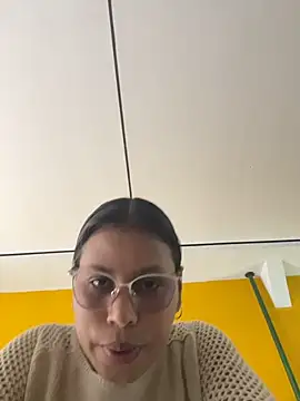 Snapshot of Michluxe_69 chatting on April 2026 09:27:01 PM Michluxe 69 online show from April 2026 09:27:01 PM