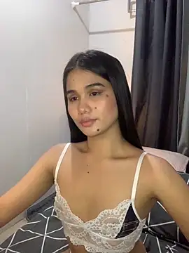 Snapshot of AngelHille chatting on December 2025 12:17:01 AM AngelHille online show from December 2025 12:17:01 AM