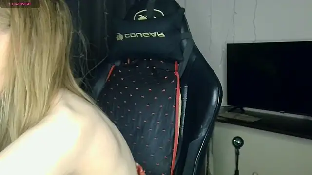 Snapshot of BabbbyFoxxx chatting on April 2026 04:46:01 AM BabbbyFoxxx online show from April 2026 04:46:01 AM