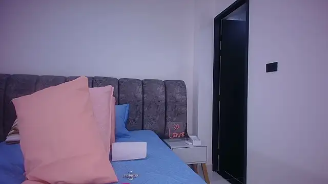 Snapshot of sweegirl69 chatting on November 2025 12:06:01 PM sweegirl69 online show from November 2025 12:06:01 PM