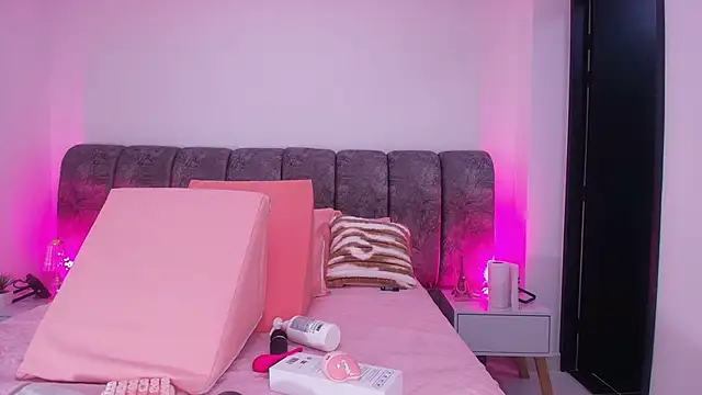 Snapshot of sweegirl69 chatting on November 2025 12:05:02 PM sweegirl69 online show from November 2025 12:05:02 PM